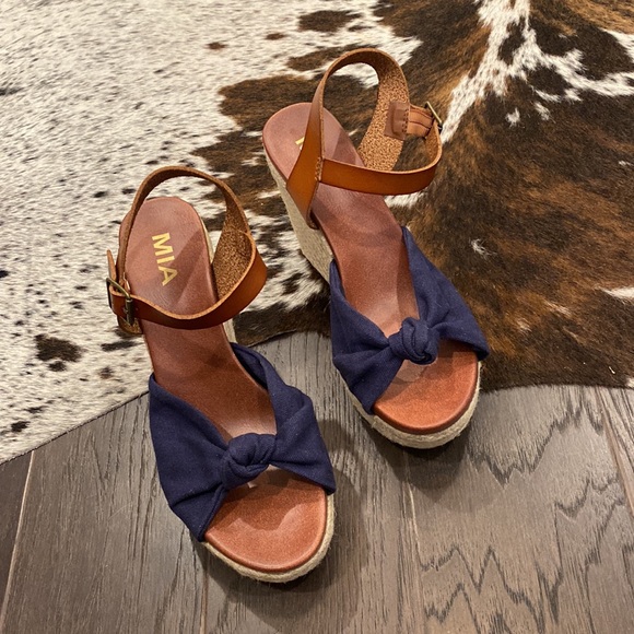 MIA Lorryann Rope Knotted Wedge in Navy Blue - Picture 3 of 8